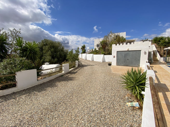 Image No.8-3 Bed Property for sale