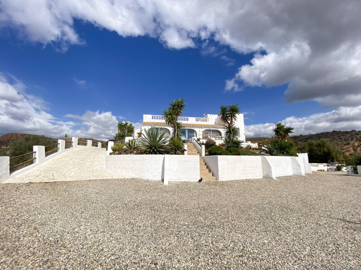 Image No.9-3 Bed Property for sale