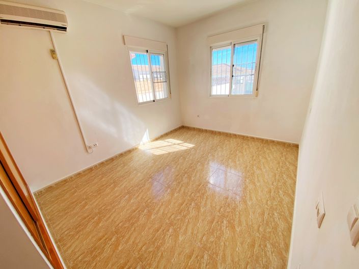Image No.29-3 Bed Villa for sale