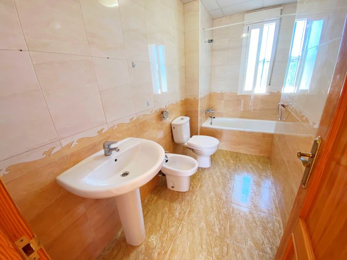 Image No.33-3 Bed Villa for sale