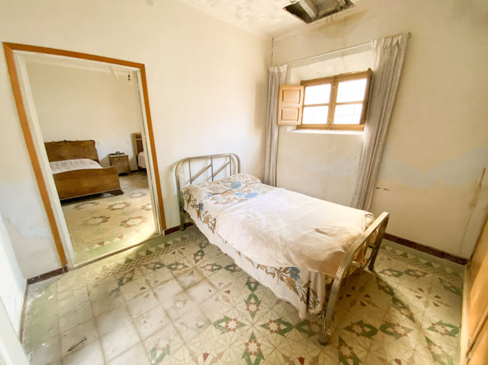 Image No.15-4 Bed Property for sale
