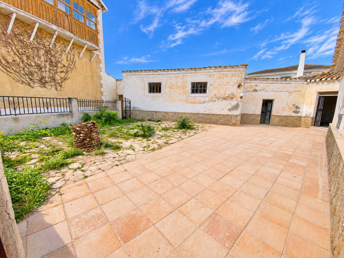 Image No.3-4 Bed Property for sale