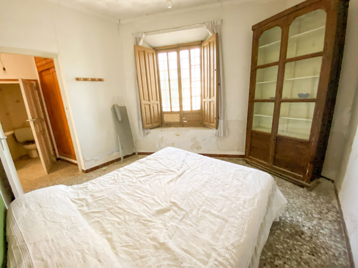 Image No.8-4 Bed Property for sale
