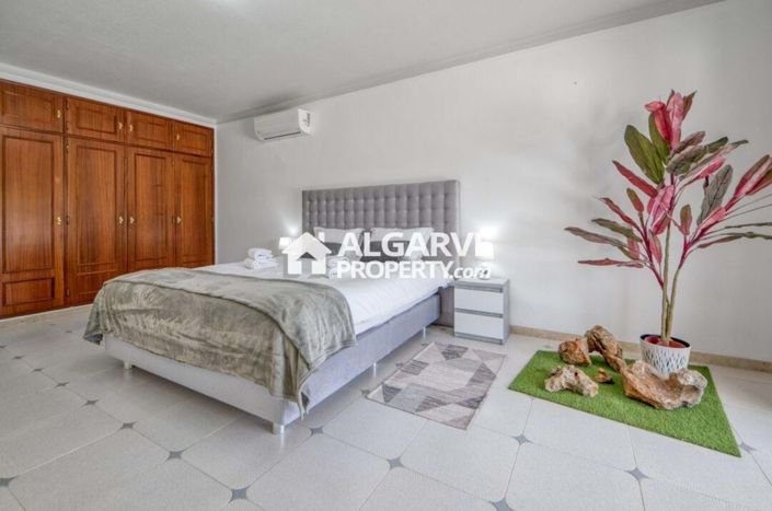 Image No.8-7 Bed Villa for sale