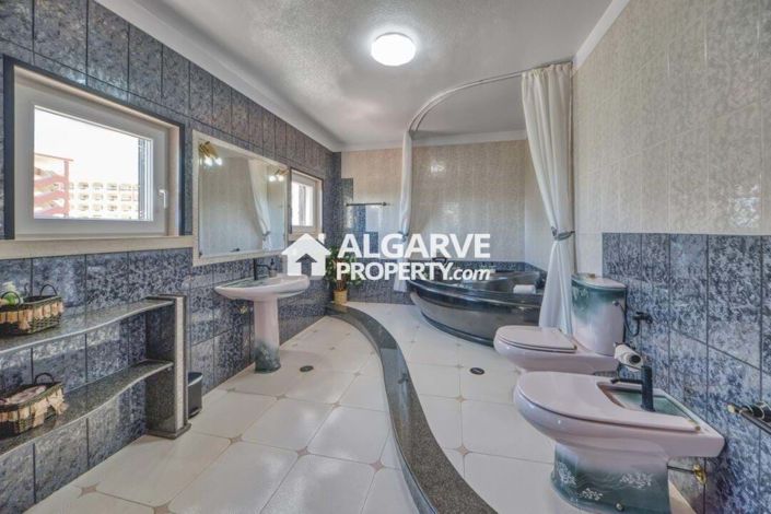 Image No.16-7 Bed Villa for sale