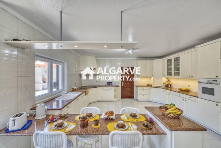 Image No.3-7 Bed Villa for sale