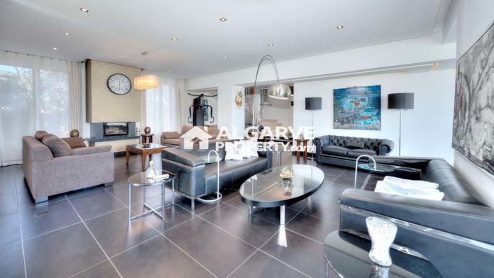 Image No.10-5 Bed Villa for sale