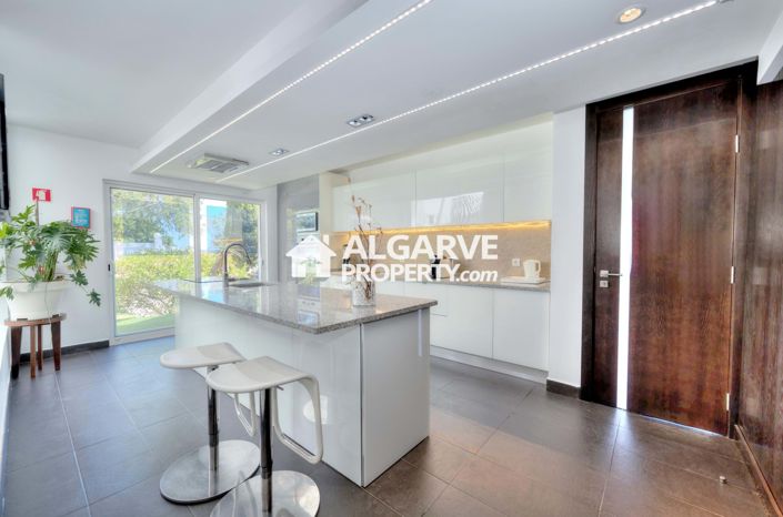 Image No.3-5 Bed Villa for sale