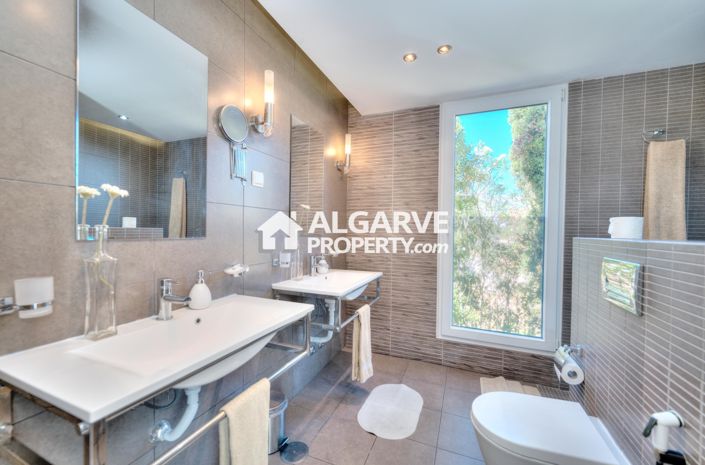 Image No.36-5 Bed Villa for sale