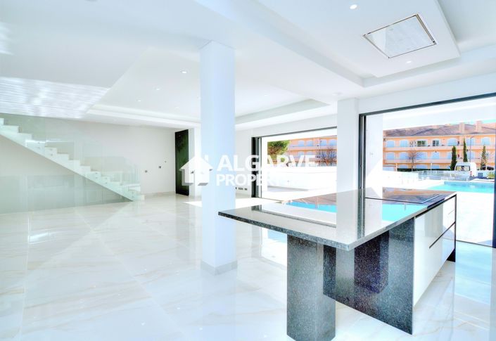 Image No.14-3 Bed Villa for sale