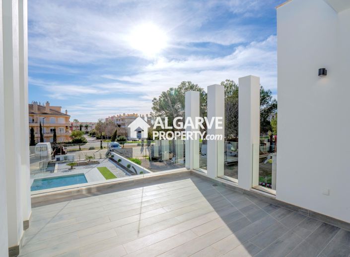Image No.24-3 Bed Villa for sale