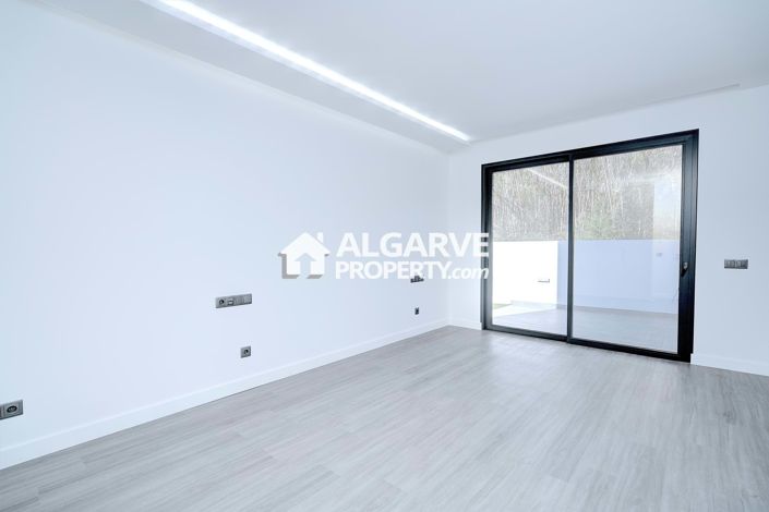Image No.32-3 Bed Villa for sale