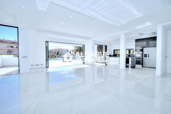 Image No.2-3 Bed Villa for sale