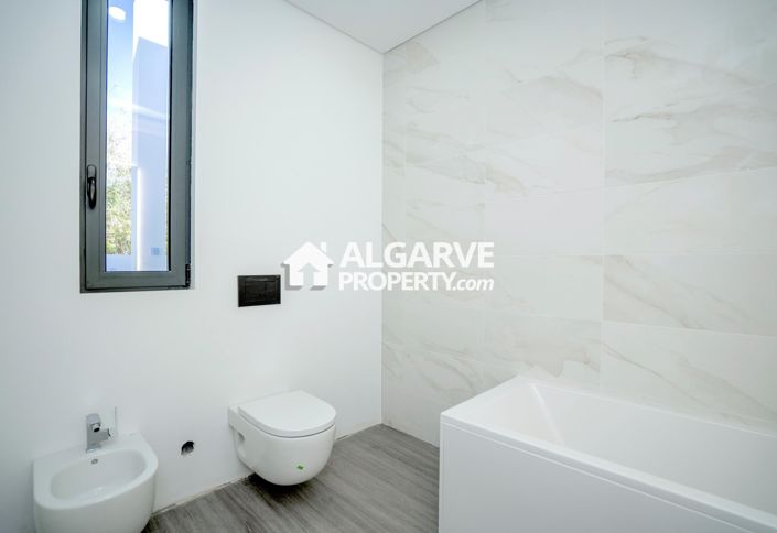 Image No.33-3 Bed Villa for sale