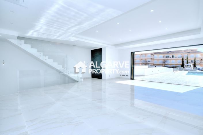 Image No.7-3 Bed Villa for sale