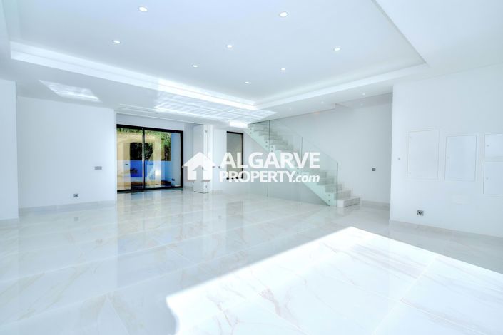 Image No.8-3 Bed Villa for sale