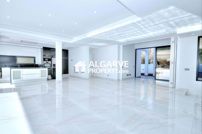 Image No.9-3 Bed Villa for sale