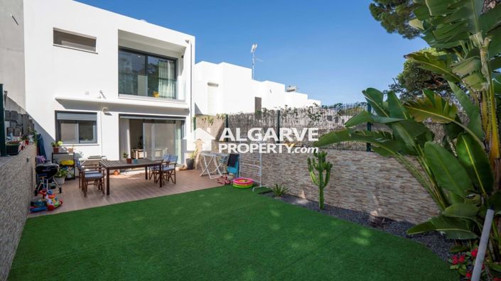 Image No.1-3 Bed Townhouse for sale