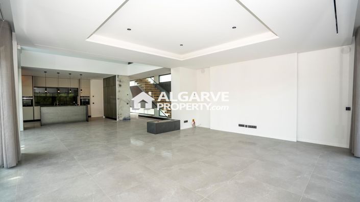 Image No.8-4 Bed Villa for sale