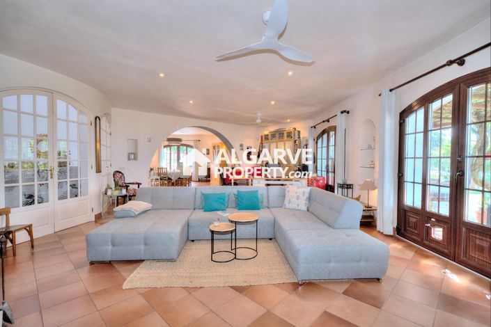 Image No.2-7 Bed Villa for sale