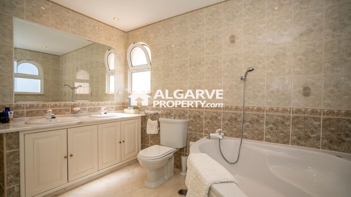 Image No.32-6 Bed Villa for sale