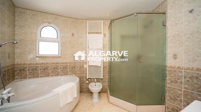 Image No.33-6 Bed Villa for sale