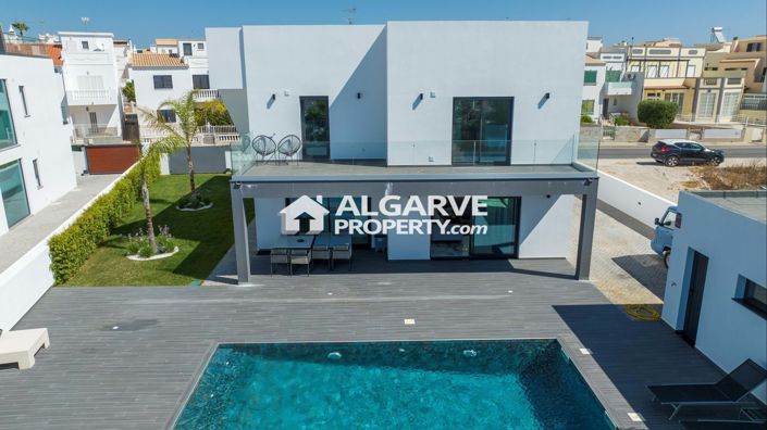 Image No.1-4 Bed Villa for sale