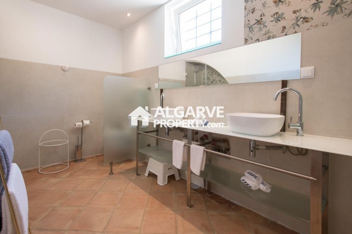 Image No.10-4 Bed Villa for sale