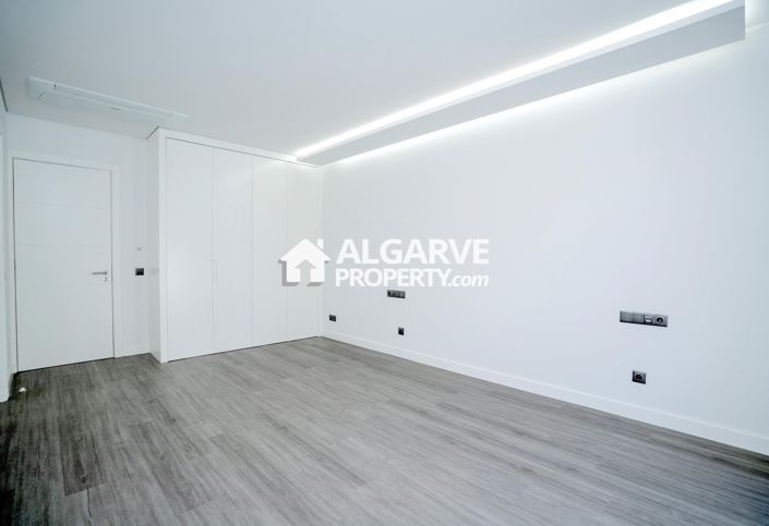 Image No.25-3 Bed Semi-Detached for sale