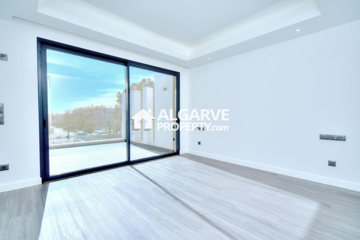 Image No.26-3 Bed Semi-Detached for sale