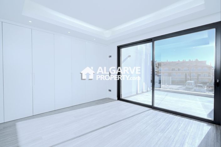 Image No.27-3 Bed Semi-Detached for sale