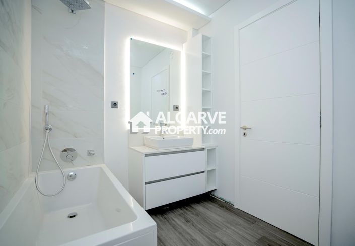 Image No.35-3 Bed Semi-Detached for sale