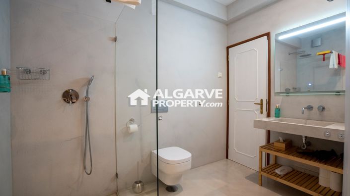 Image No.18-7 Bed Villa for sale