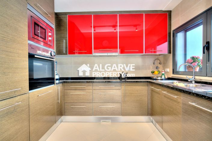 Image No.11-4 Bed Townhouse for sale