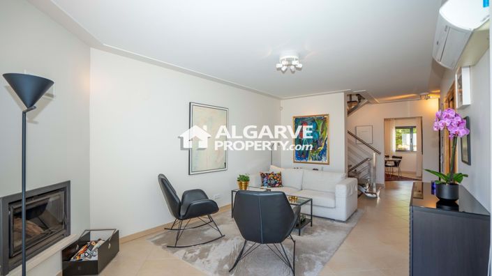 Image No.14-4 Bed Townhouse for sale