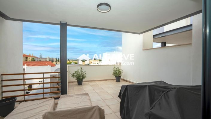 Image No.17-4 Bed Townhouse for sale