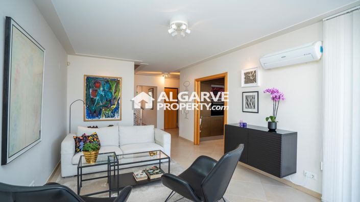 Image No.3-4 Bed Townhouse for sale