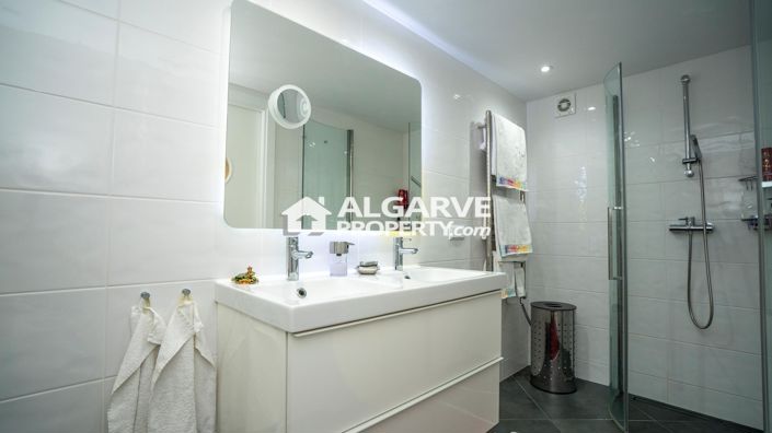 Image No.31-4 Bed Townhouse for sale