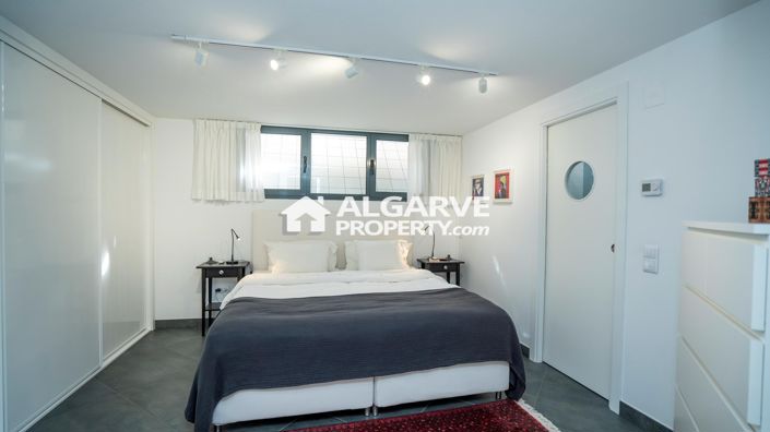 Image No.32-4 Bed Townhouse for sale