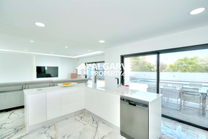 Image No.12-4 Bed Villa for sale