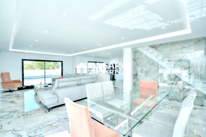 Image No.2-4 Bed Villa for sale