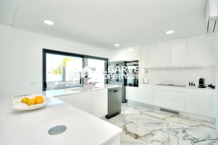 Image No.3-4 Bed Villa for sale