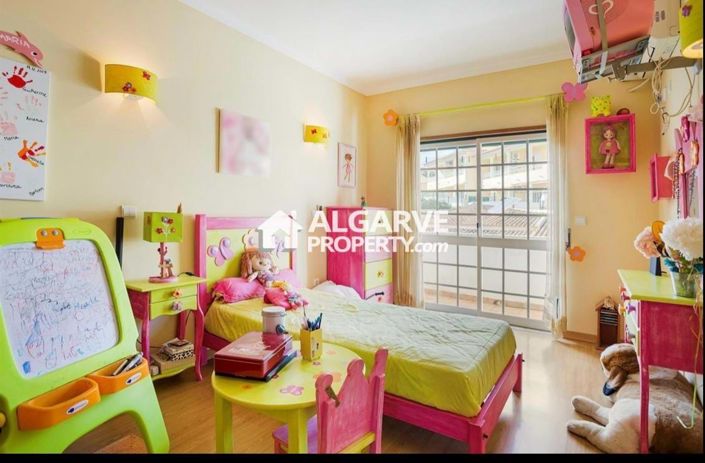 Image No.23-3 Bed Townhouse for sale