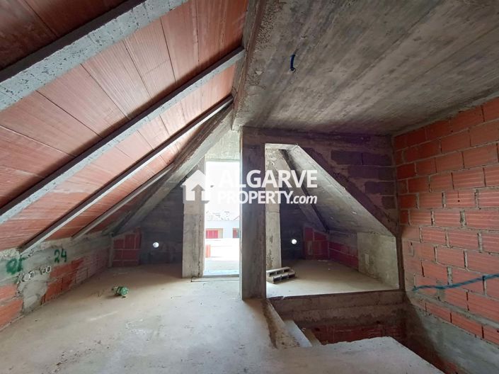 Image No.26-2 Bed Semi-Detached for sale