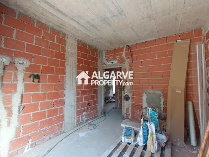 Image No.10-4 Bed Semi-Detached for sale