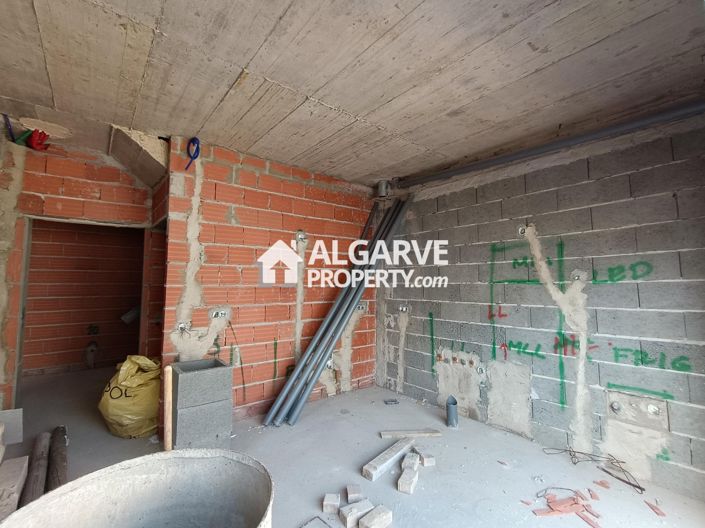 Image No.4-4 Bed Semi-Detached for sale