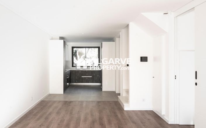 Image No.8-3 Bed Townhouse for sale