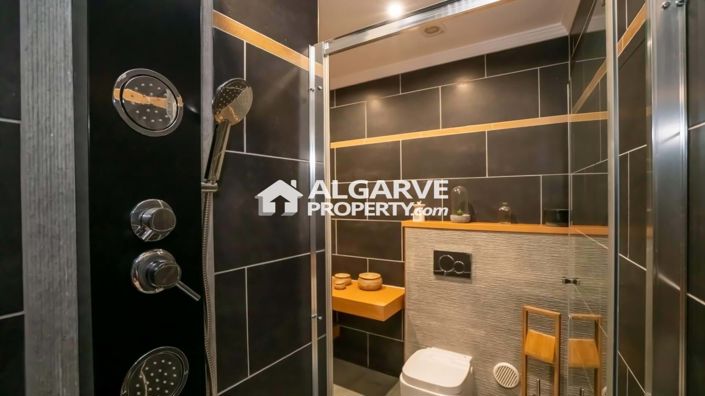 Image No.10-4 Bed Semi-Detached for sale