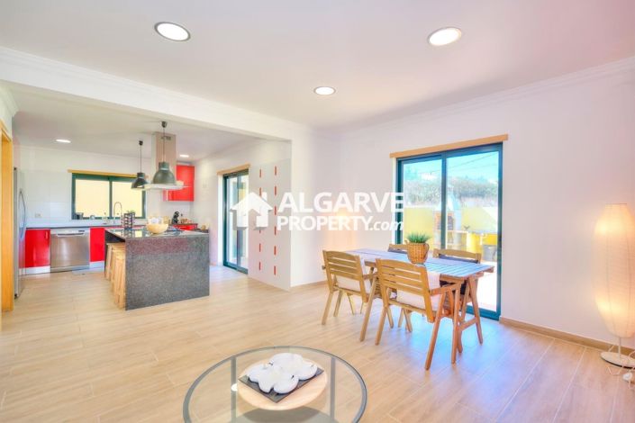 Image No.14-4 Bed Semi-Detached for sale