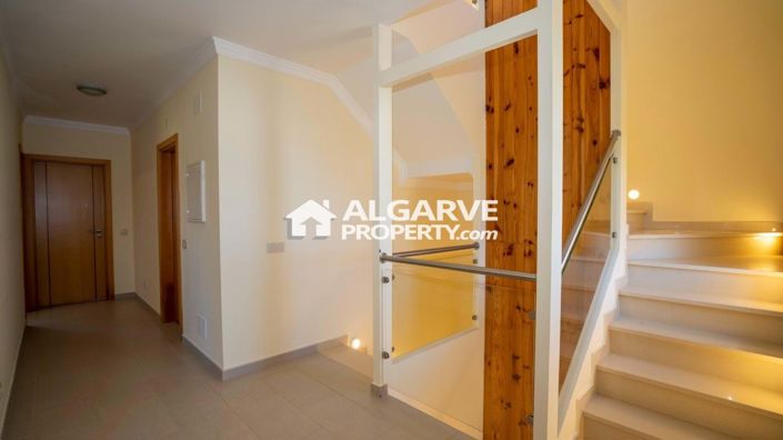 Image No.20-4 Bed Semi-Detached for sale